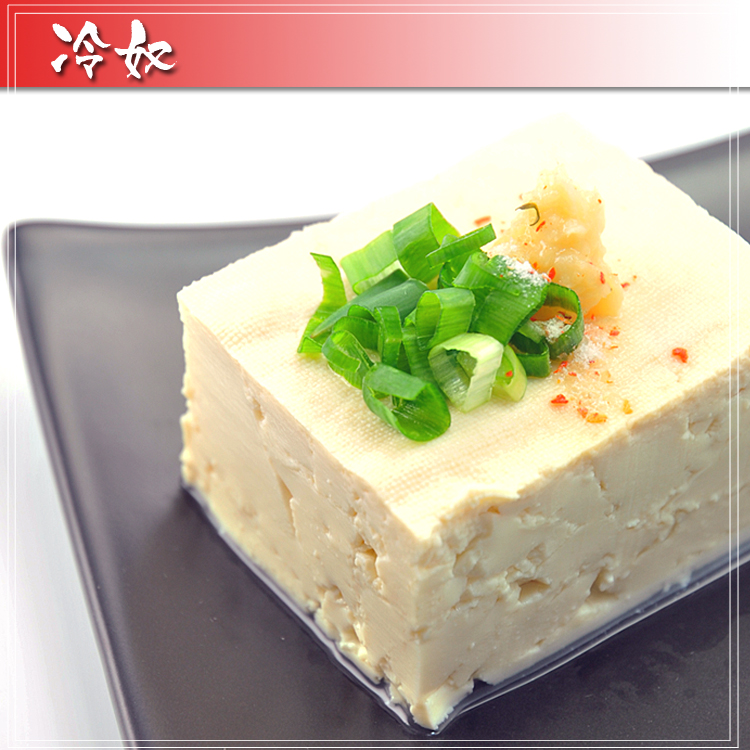 キュウリのスライスにとうがらし梅茶をかけて良くもんで約１時間寝かすだけ。