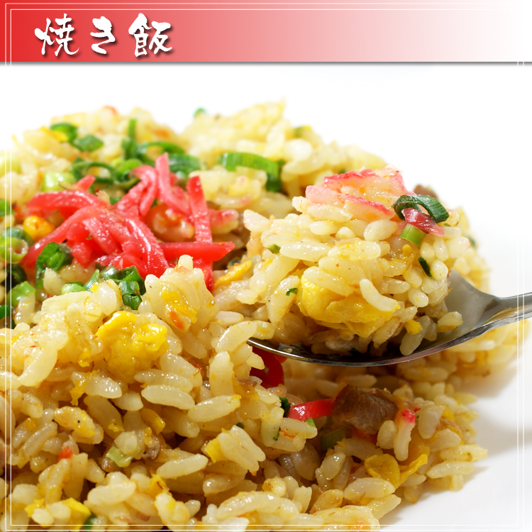 焼き飯が出来上がる直前にとうがらし梅茶を投入。アクセントの効いたお味になります。